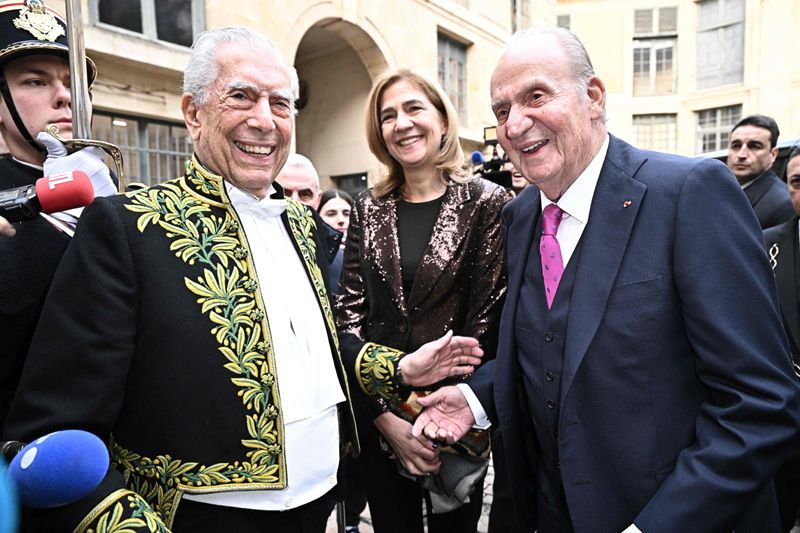 Rey Juan Carlos, infanta Cristina y Mario Vargas Llosa