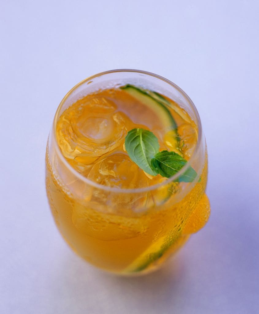 El agua de tomate realza el sabor y se emplea mucho en coctelería.