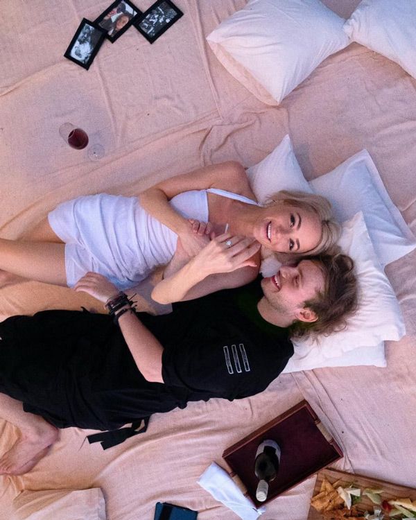 ¡En un lugar de cine! Michael Clifford, guitarrista de 5 Seconds of Summer, se ha comprometido
