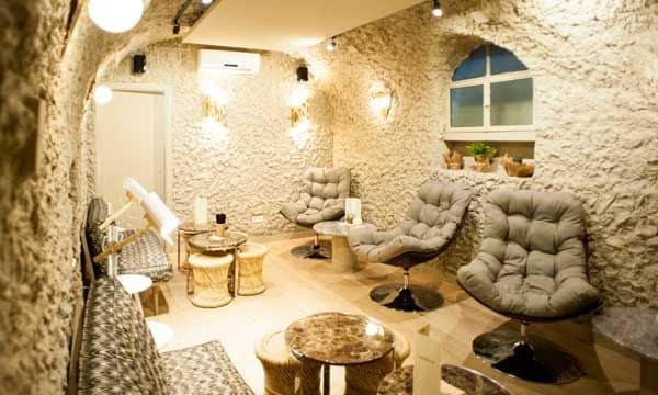El blanco se apodera de la heladería Mistura (misturaicecream.com), pero lejos de resultar frío, se torna cálido y confortable en contacto con el resto de la decoración. Proyecto de Madrid in Love (madridinlove.com).
