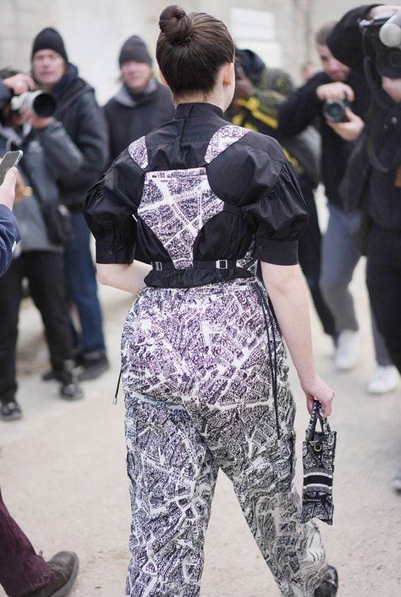 Bella Ramsey en el desfile de Dior en Paris