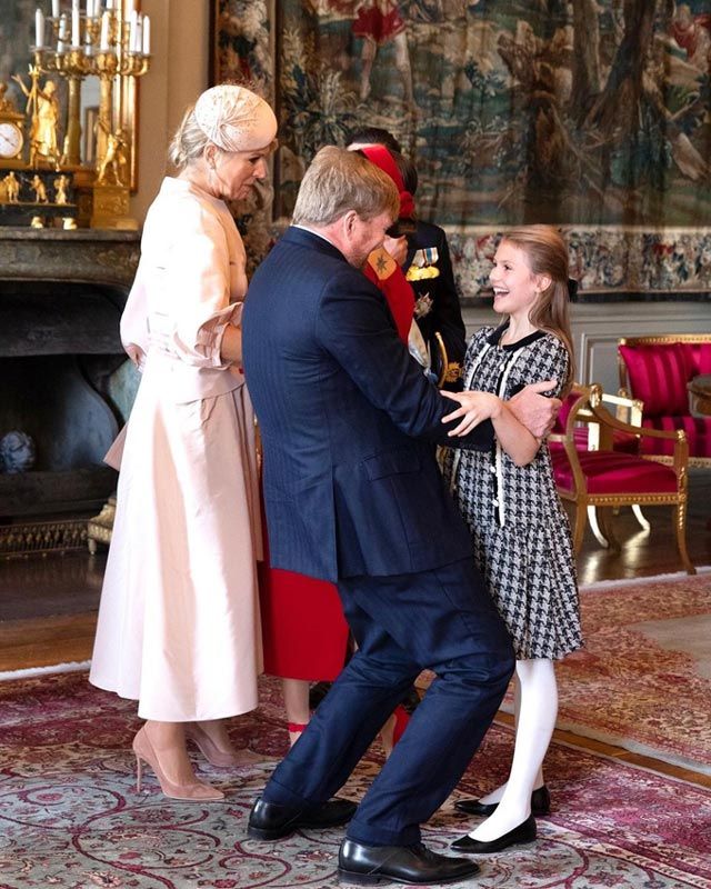 Estelle de Suecia con los Reyes de Holanda