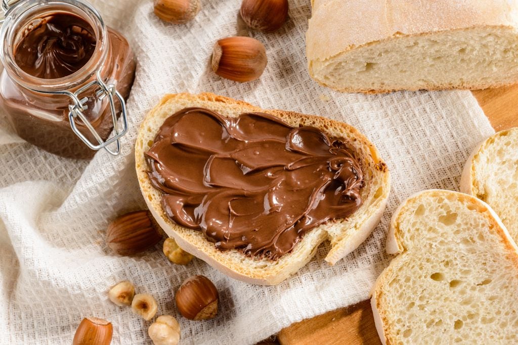 Hay varias versiones de la crema de cacao y avellana saludable: con algunas frutas en lugar de azúcar, con aguacate, con bebidas vegetales, con aceite de coco, etc.