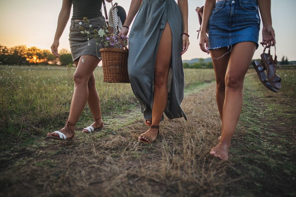 El barefoot o "pies descalzos" busca permitir el movimiento natural del pie, mejorar la postura y fortalecer la musculatura