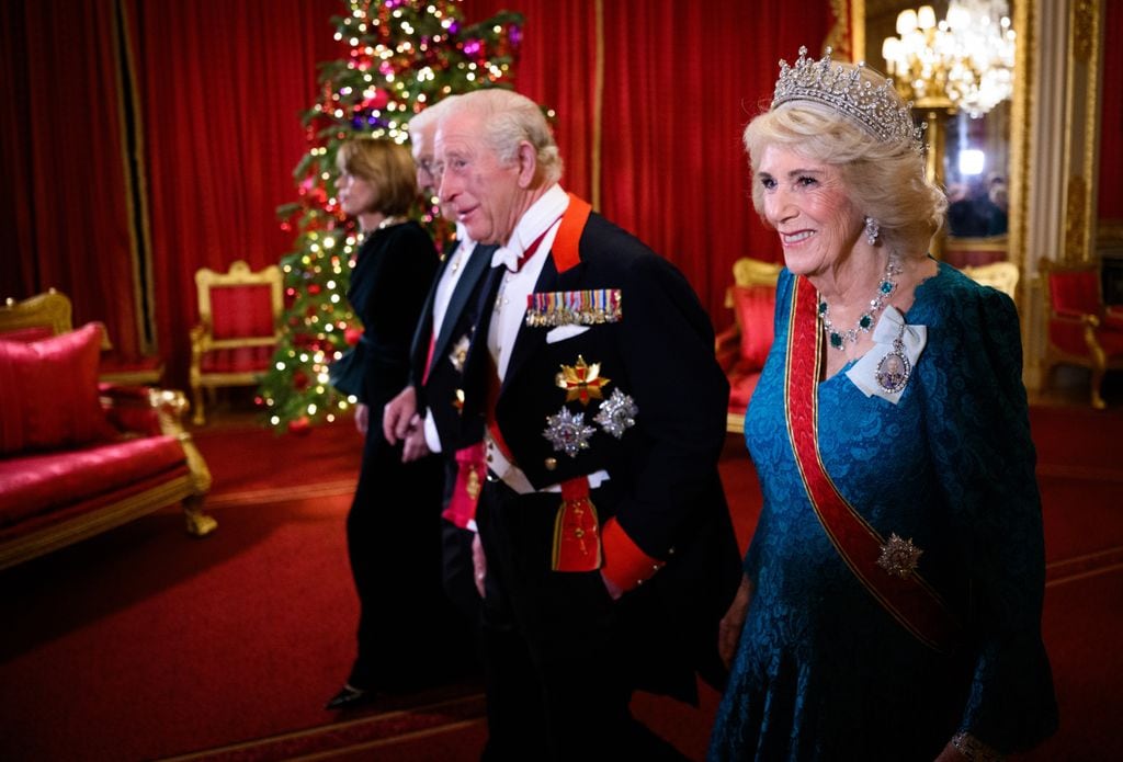 Los reyes Carlos y Camilla en la cena de Estado del presidente de Alemania en diciembre de 2025