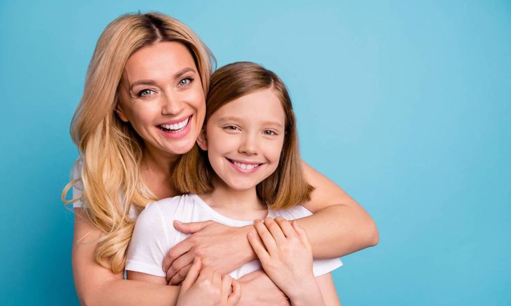 madre e hija contentas