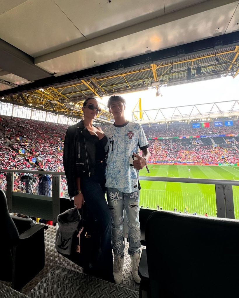 Georgina Rodríguez y Cristiano Ronaldo Jr 