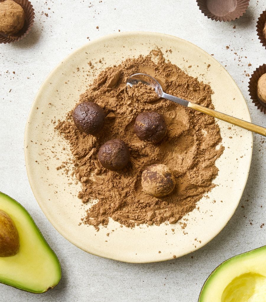 Bolitas de cacao y aguacate