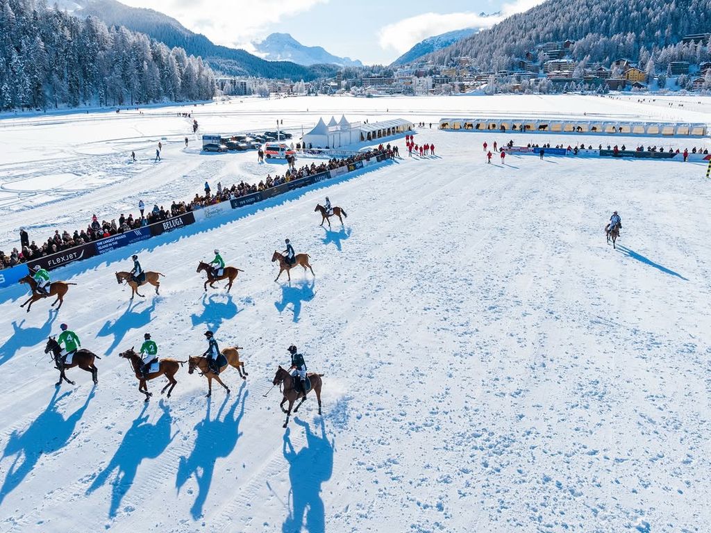 Los mejores jugadores del mundo se enfrentan en el campo helado de St. Moritz