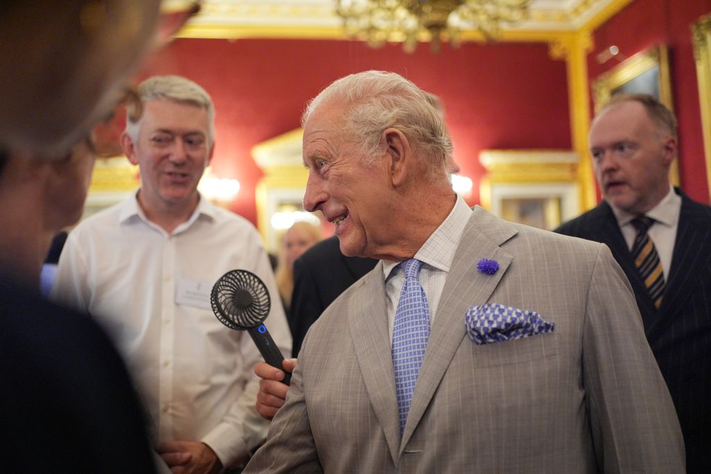 El rey Carlos III durante la recepción de la Semana del Clima de Londres, organizada por el Departamento de Seguridad Energética y Cero Emisiones Netas (DESNZ), en el Palacio de St. James, en Londres, el 24 de junio de 2026