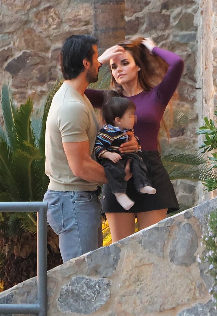 Melody, con su novio y su hijo en una imagen de archivo