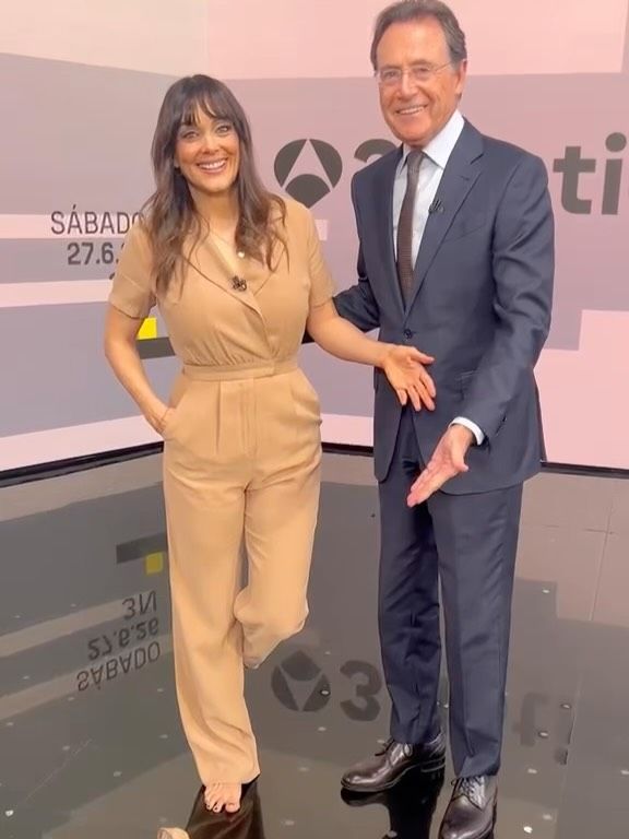 La periodista tuvo que presentar el informativo del fin de semana junto a Matías Prats, sentada