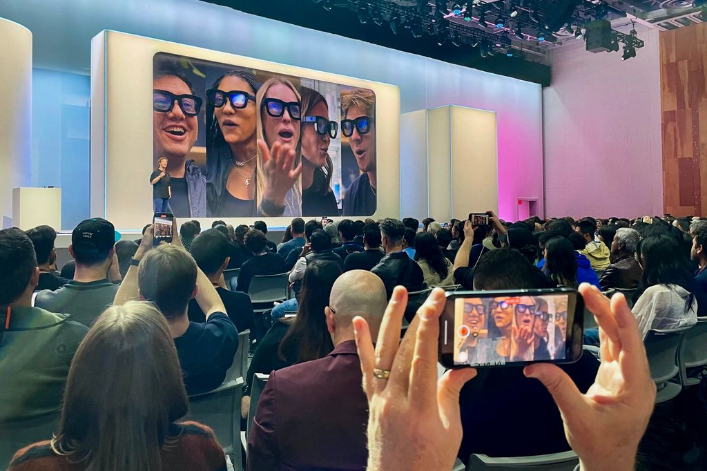 Mark Zuckerberg habla sobre las nuevas gafas inteligentes de realidad aumentada 'Orion'