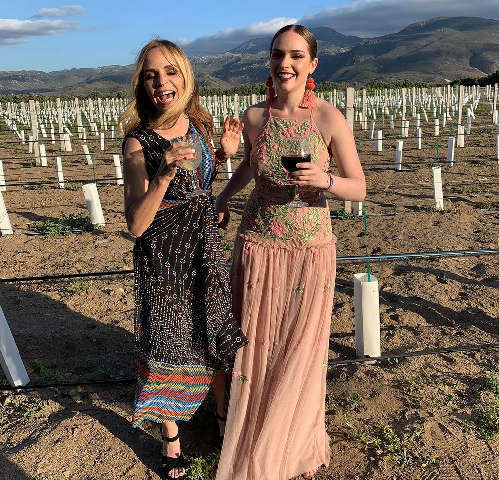 Minnie West y su madre, Amparín Serrano