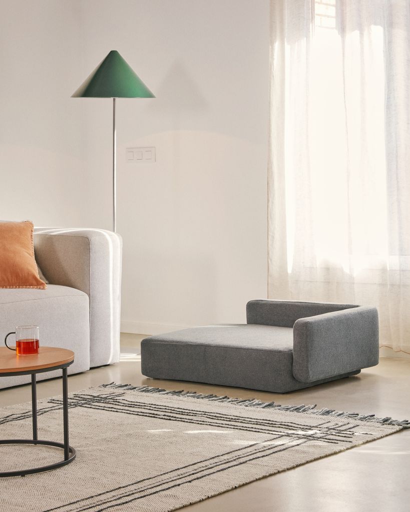 Cama para mascotas en un moderno salón