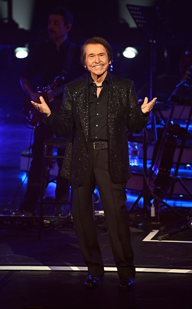 El cantante Raphael durante un concierto en el Teatro de la Zarzuela, a 26 de junio de 2025, en Madrid (España). 26/6/2025