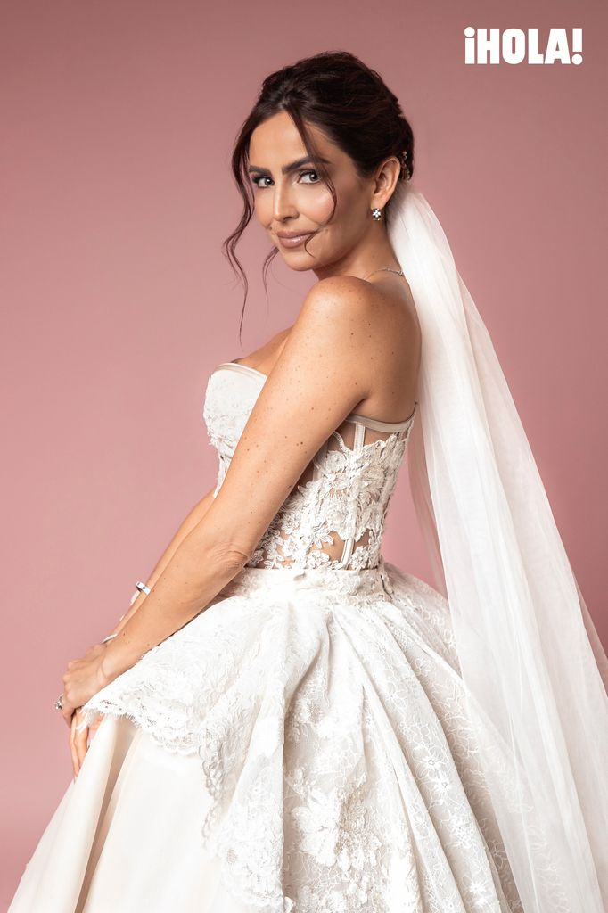 Foto: Valerie Abe Camil | Joyas: Roberto Coin | Aretes Love in Verona Open Frame | Brazalete Symphony Princess | Brazalete Love in Verona Diamond and Blue Sapphire 