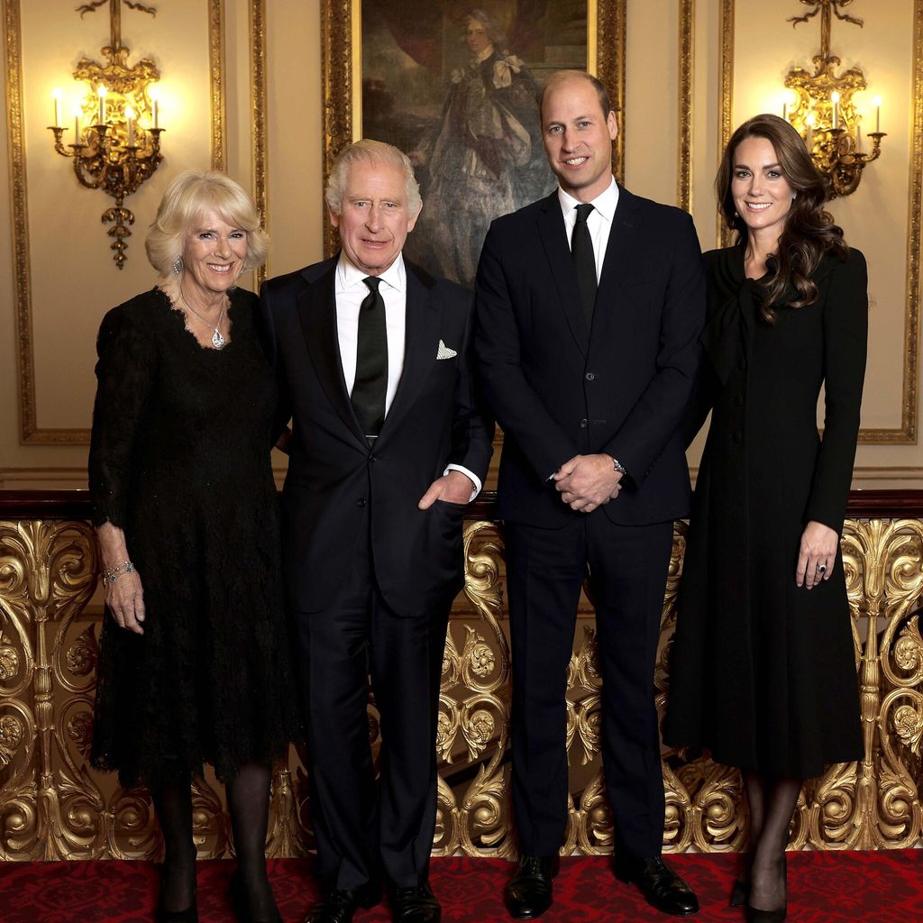 La reina amilla, el rey Carlos III, el príncipe William y Kate, princesa de Gales