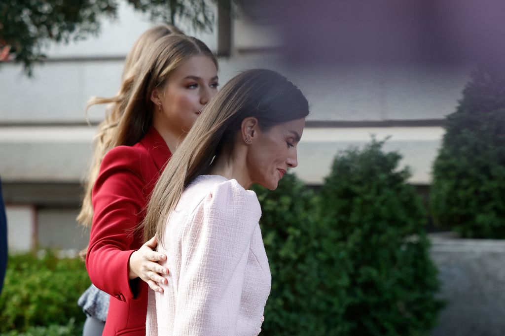 Una imagen, captada ya en el exterior, del gesto que Martín Ovejero encuentra recurrente y revelador