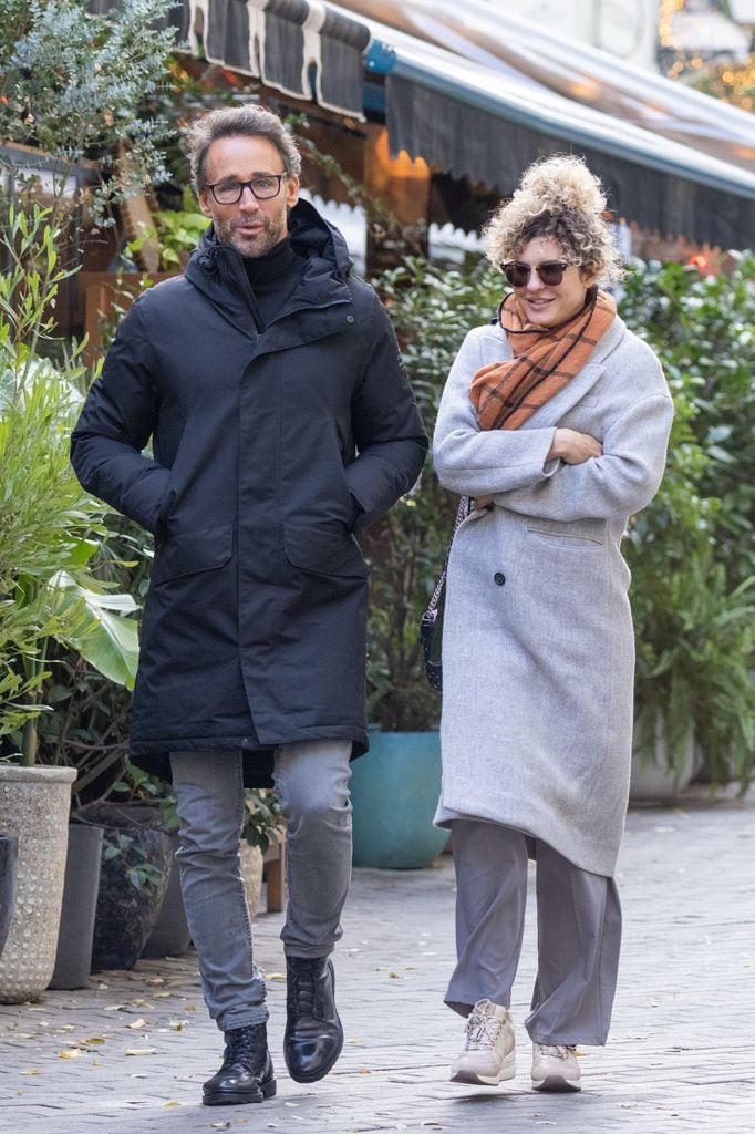 Álvaro Muñoz Escassi y Sheila Casas, paseo romántico por Madrid