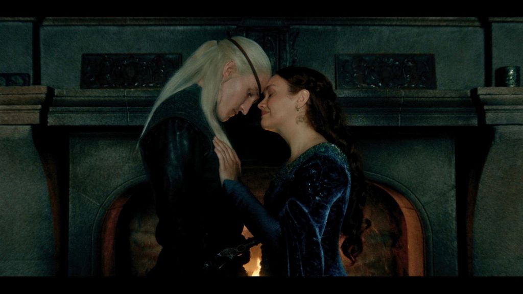 Nos nuevos capítulos nos trasladan a lugares más oscuros como Harrenhal, donde Daemon Targaryen atraviesa una etapa de aislamiento que cambia su posición dentro de la guerra
