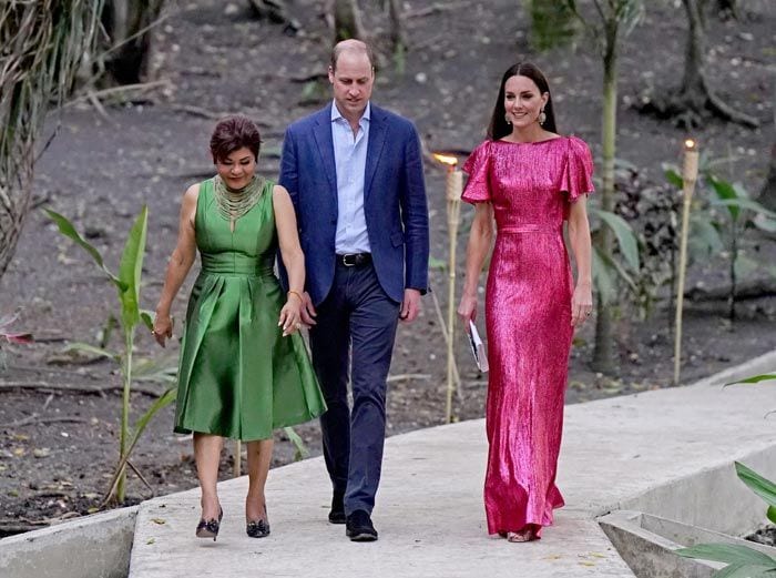 La duquesa de Cambridge brilló con este vestido fucsia