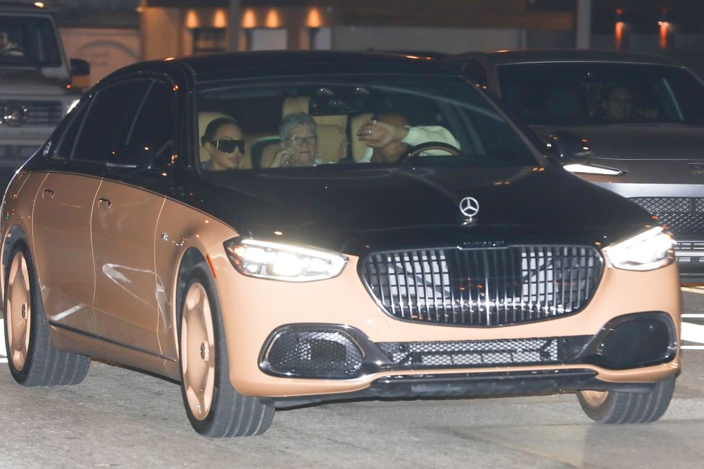 Kim Kardashian se marchó con su novio Lewis Hamilton y su madre.