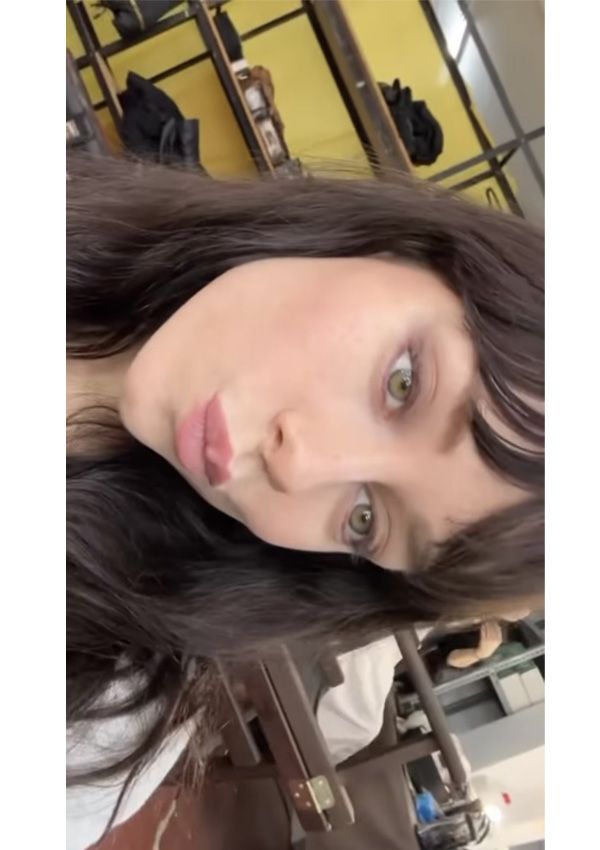 Ester Expósito cambia de look: ya no es rubia y lleva flequillo