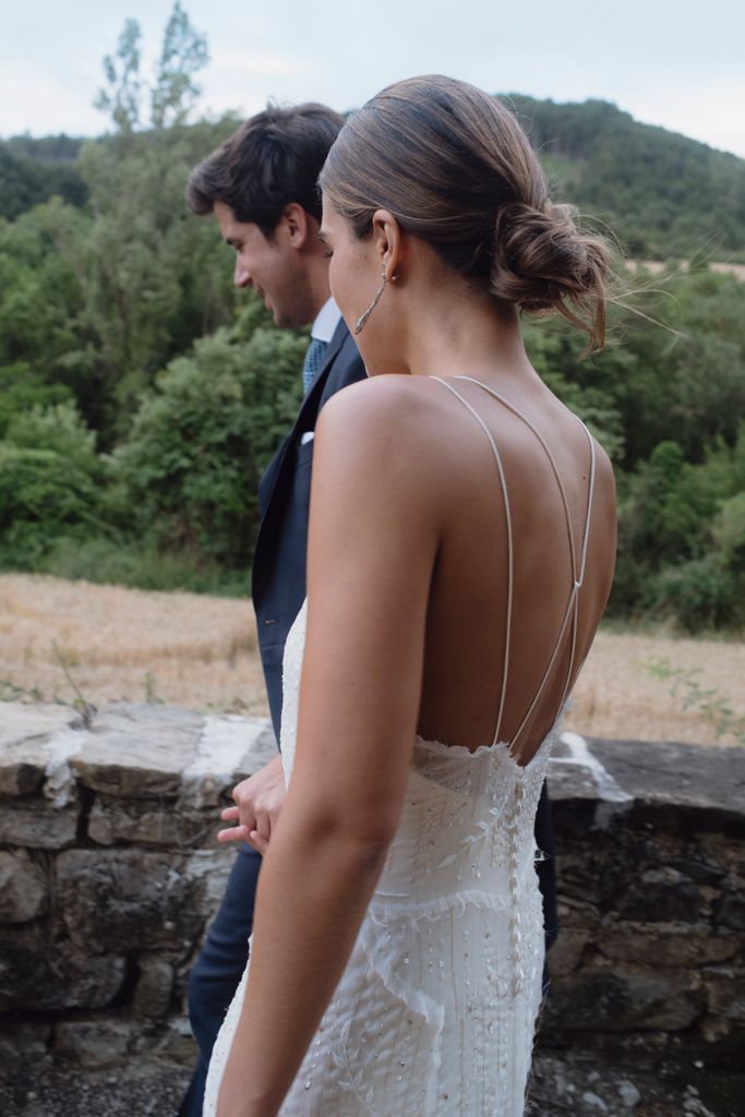 Boda viral vestido escote espalda
