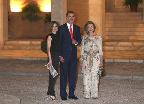 La reina Sofía acompañó a los Reyes a esta recepción que este año aumentó su número de invitados un 35 por ciento

