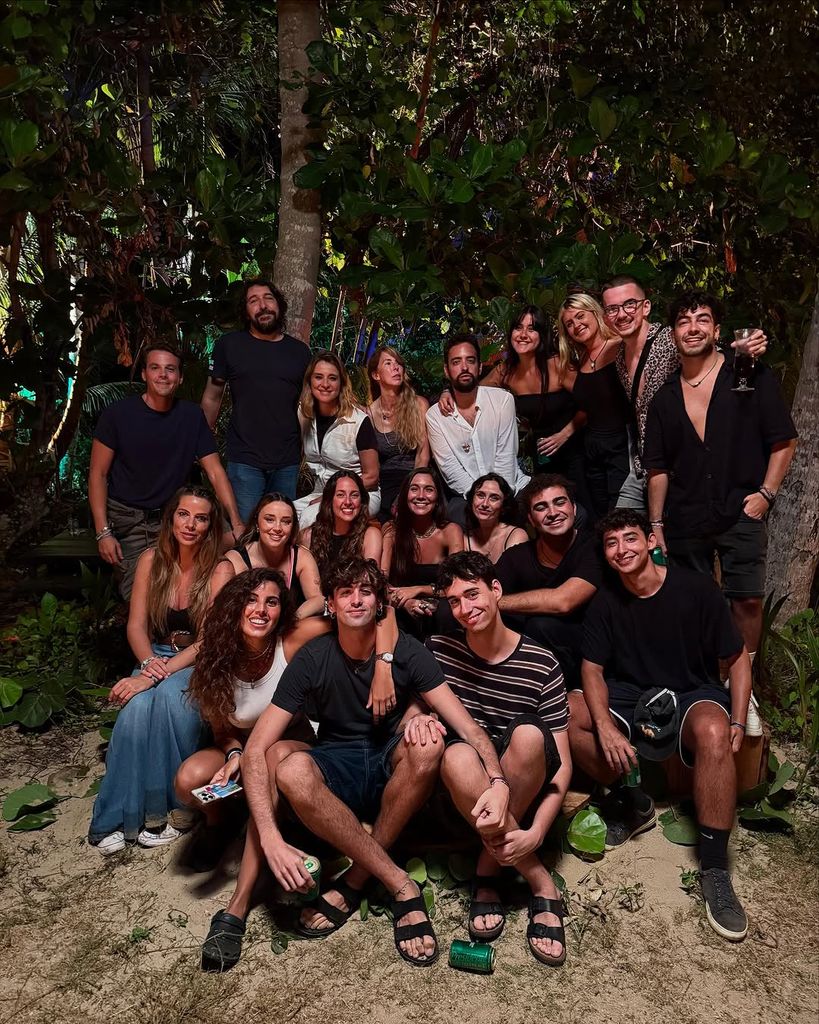 Junto a sus compañeros y directores de 'La isla de las tentaciones'