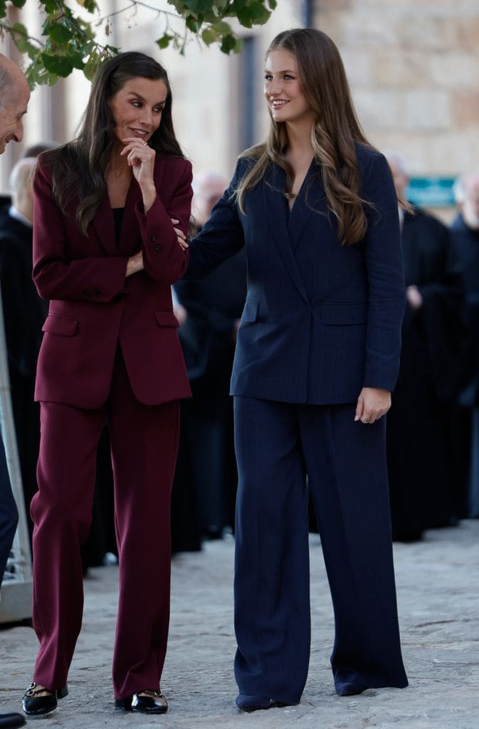 La reina Letizia y la princesa Leonor en el monasterio de Leyra