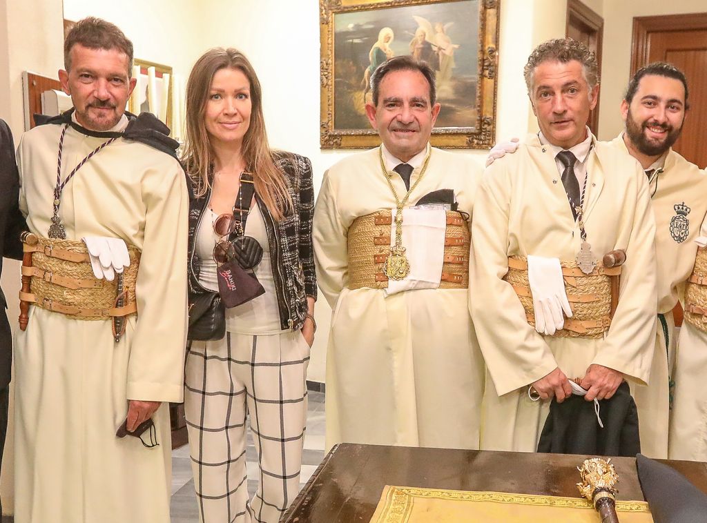 Antonio Banderas, su hermano Francisco Javier Banderas y Nicole Kimpel en la Semana Santa malagueña