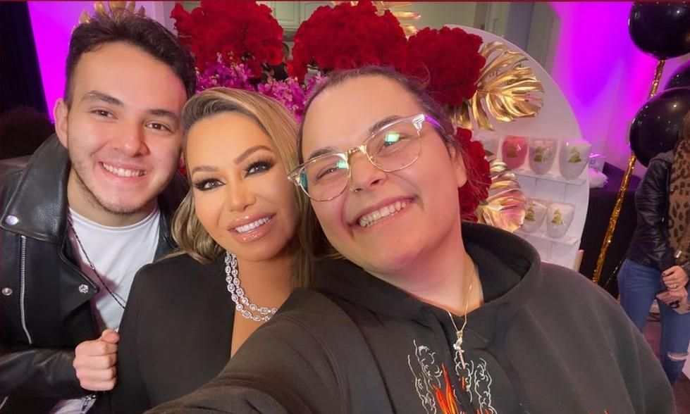 Chiquis Rivera y sus hermanos