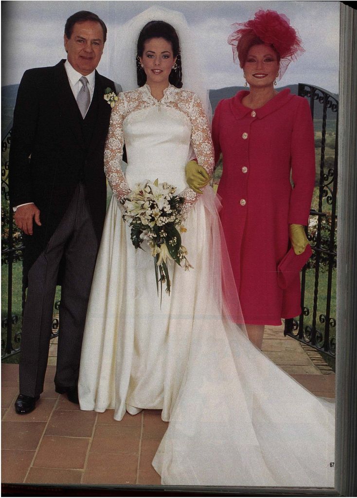 PDF. Reportaje. 31/03/1996. Finca Yerbabuena. Boda de Rocío Carrasco y Antonio David Flores. Hola 2.696 .11 abril 1996