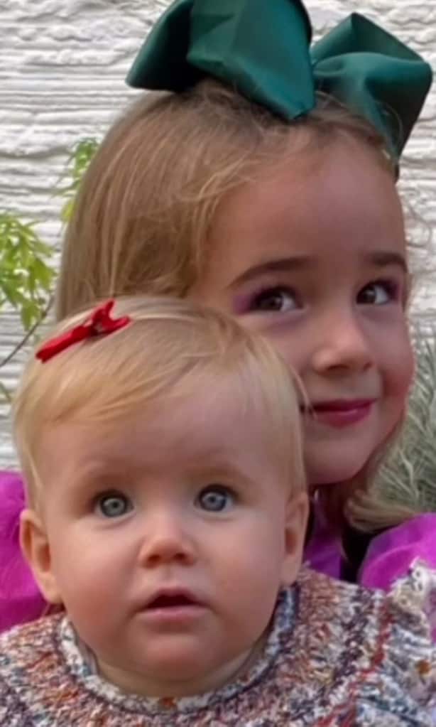 Anna y Olivia HOLA 4012