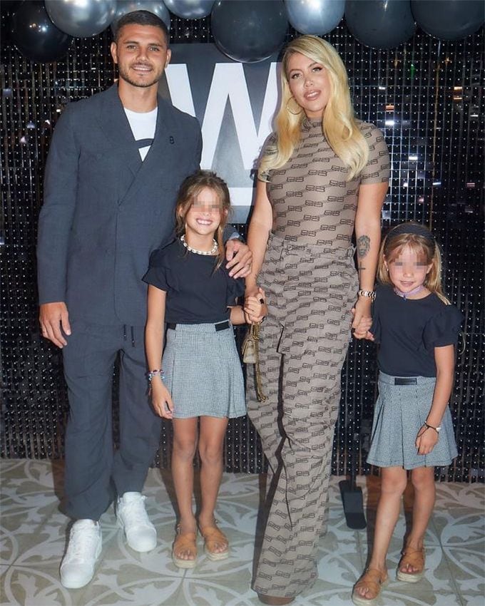 Wanda Nara y Mauro Icardi con sus hijas