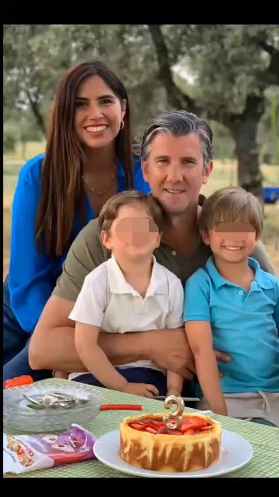 Israel Lancho con su mujer y sus dos hijos, Israel y Cayetano