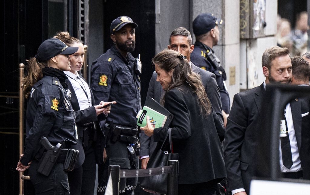 La reina Letizia llegando al Grand Hotel la víspera del funeral de Estado del rey Harald en Oslo, Noruega, el 8 de septiembre de 2026