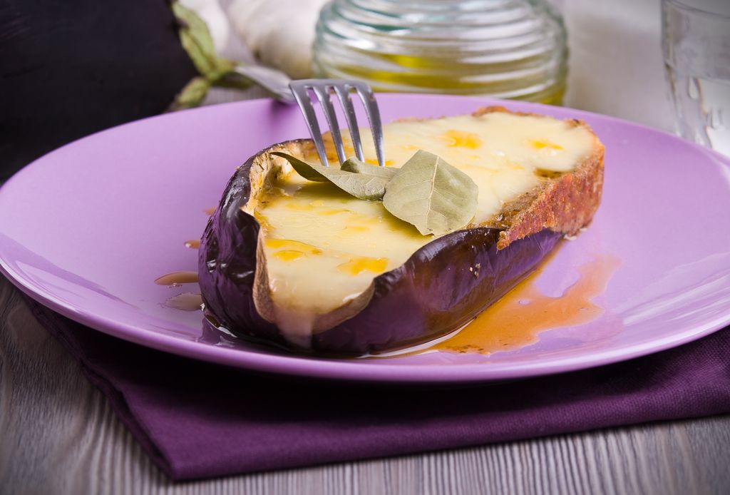 Las berenjenas más populares son las que se rellenan de carne picada, pero Arguiñano prepara unas con bacalao ¡irresistibles!
