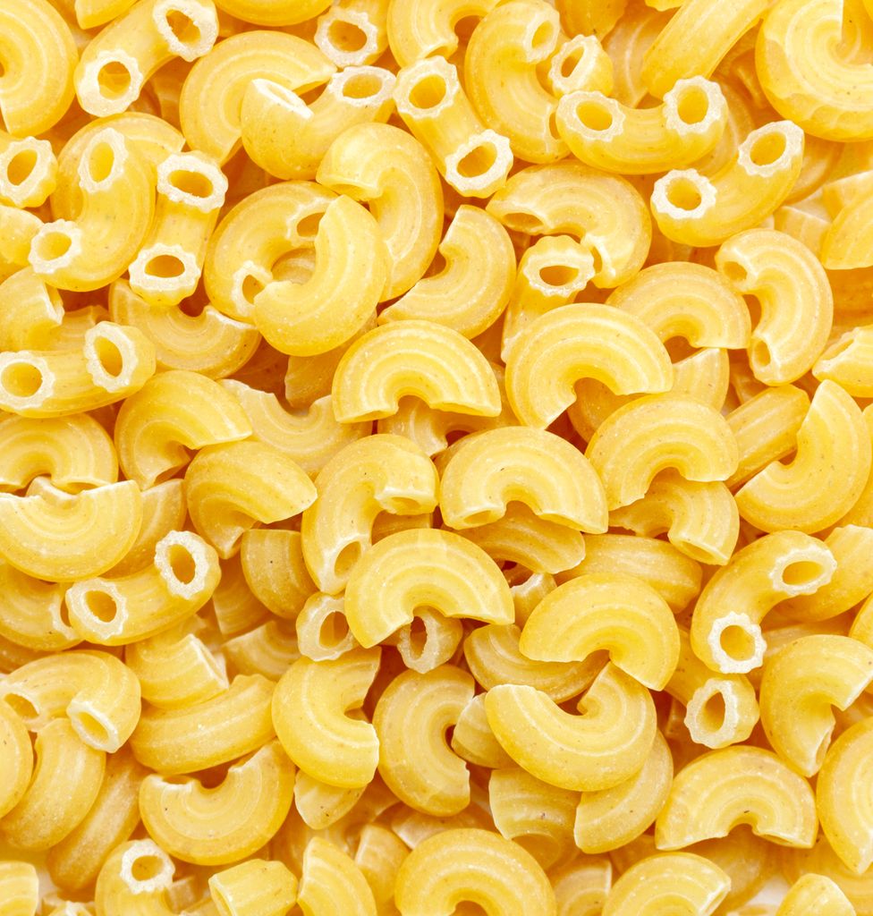 Coditos, la variedad de pasta que se usa para hacer esta receta.