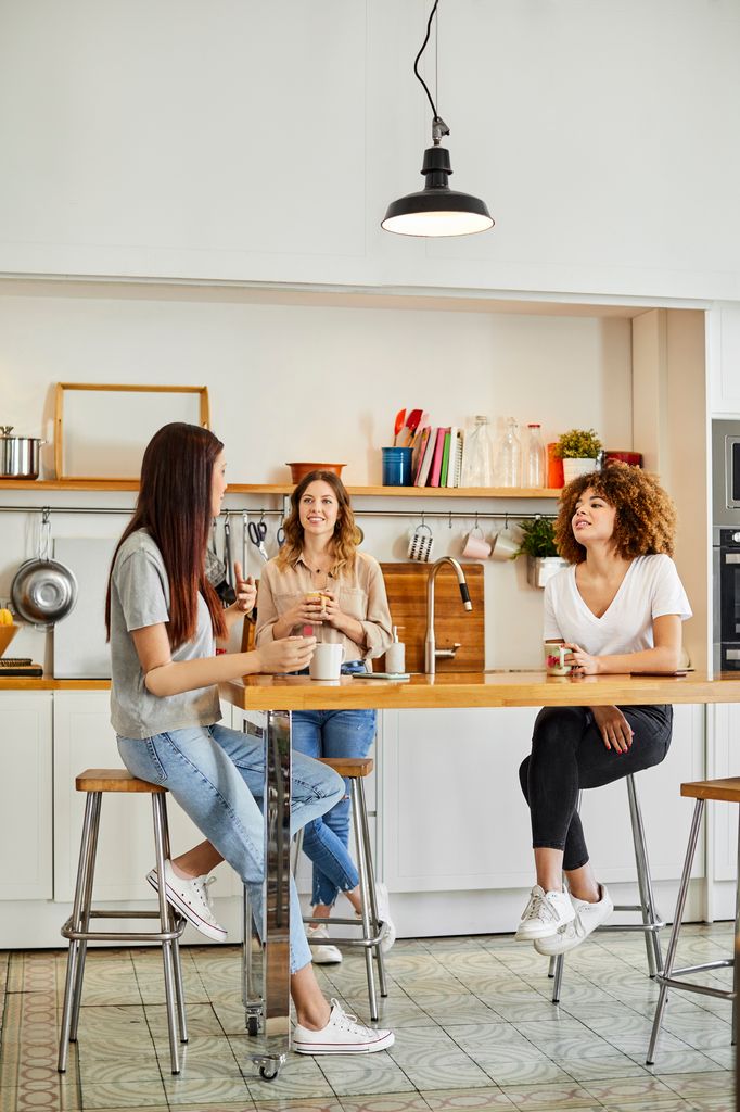 chicas hablando cocina