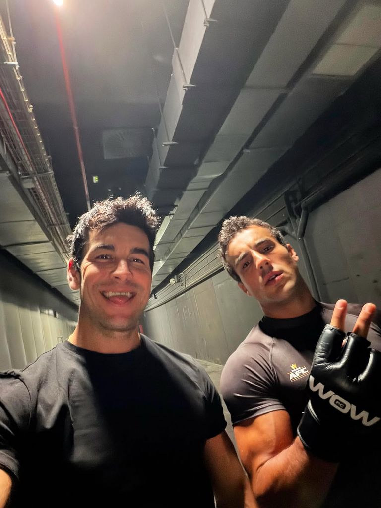 Oscar Casas concluye el rodaje de ' a puño descubierto', su segunda película a las órdenes de su hermano, Mario Casas