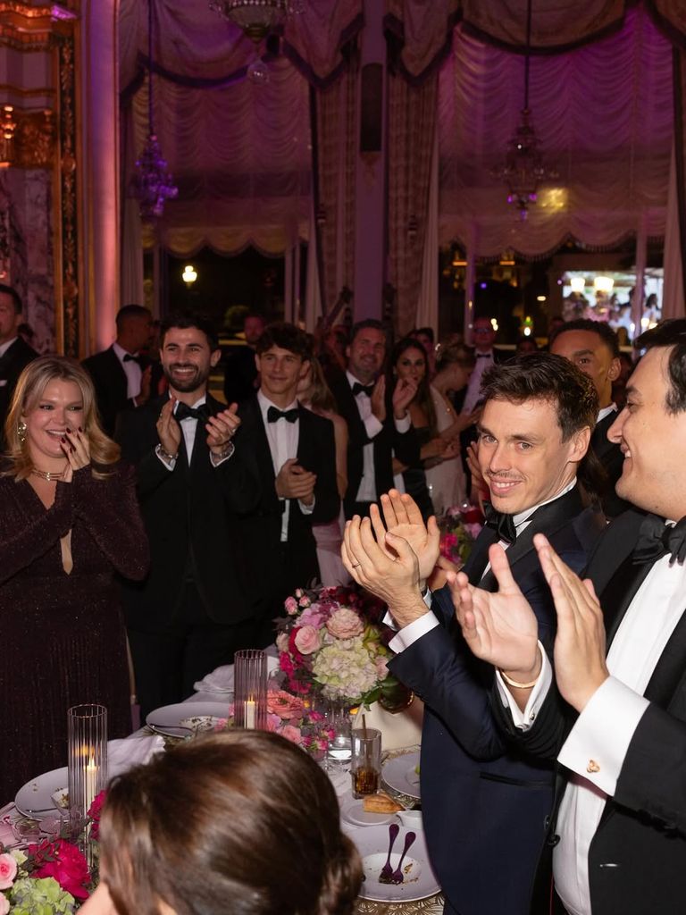 Louis Ducruet, Camille Gottlieb y Medy Anthony en el momento en el que Estefanía de Mónaco recogió el premio