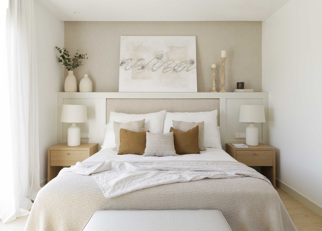 Dormitorio decorado en tonos beis