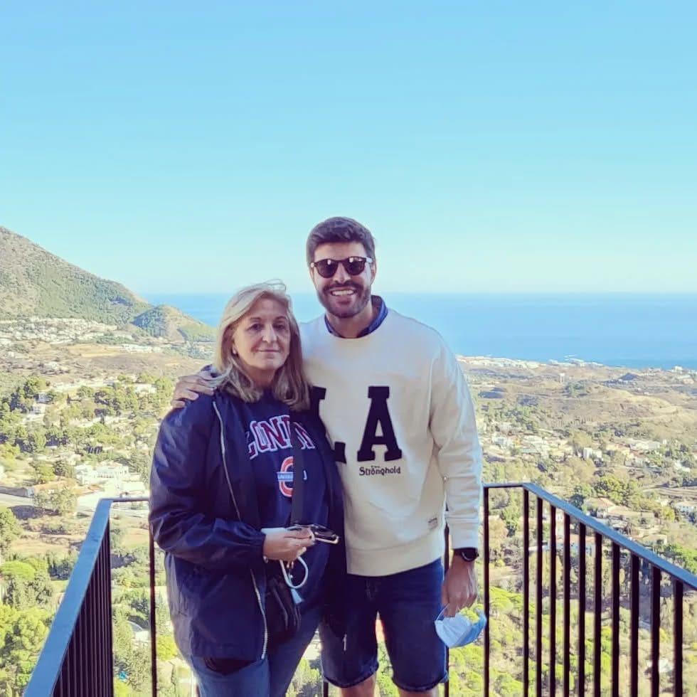 Miguel y su madre, María de las Angustias