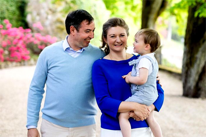 El posado de Guillermo y Stephanie de Luxemburgo con su hijo
