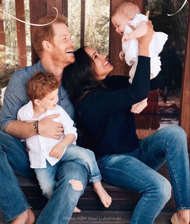 Meghan Markle habla de sus hijos mientras corrige a su amiga Mindy Kaling