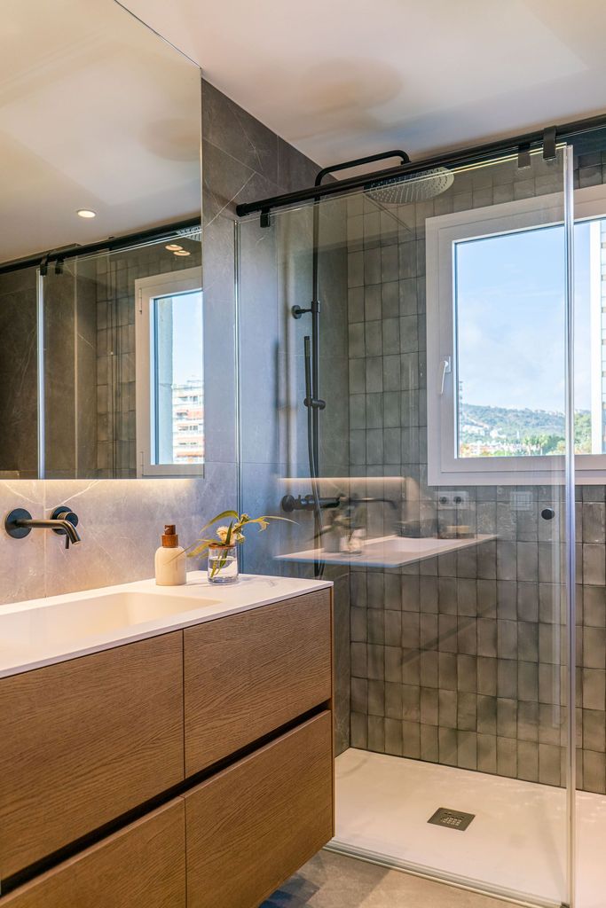 Baño con mampara sin perfileria