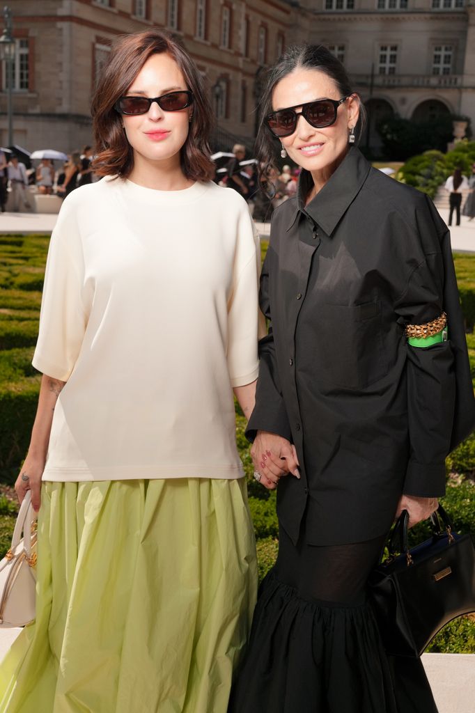 Tallulah Willis y Demi Moore, en el desfile de Balenciaga Alta Costura Otoño/Invierno 2026-2027 (8 de julio de 2026).
